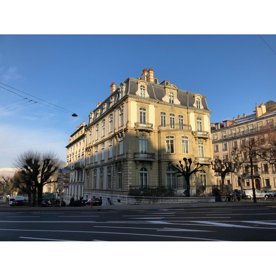 Cours des Bastions 18